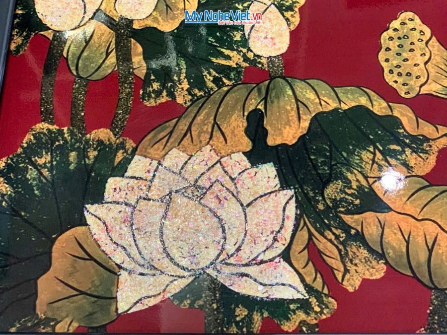 Tranh Sơn Mài Hoa Sen Vẽ Tay Nền Đỏ 35x35cm MNV-TSM3535/15.1