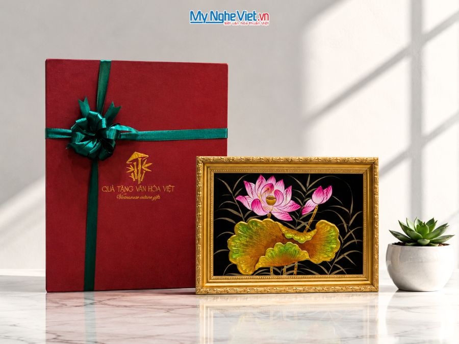 Tranh Sơn Mài Hoa Sen Nền Đen Cao Cấp 28x38cm TSM20303/khung