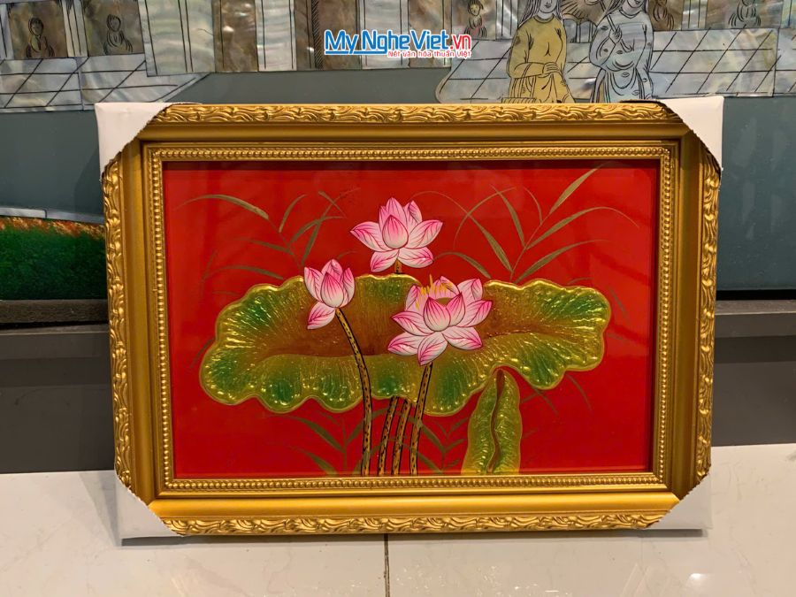 Tranh Sơn Mài Hoa Sen Nền Đỏ Cao Cấp 28x38cm TSM20304/khung