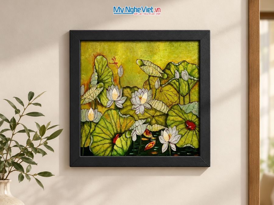Tranh Sơn Mài Hoa Sen Dát Bạc Nền Vàng 35x35cm MNV-TSM3535/1