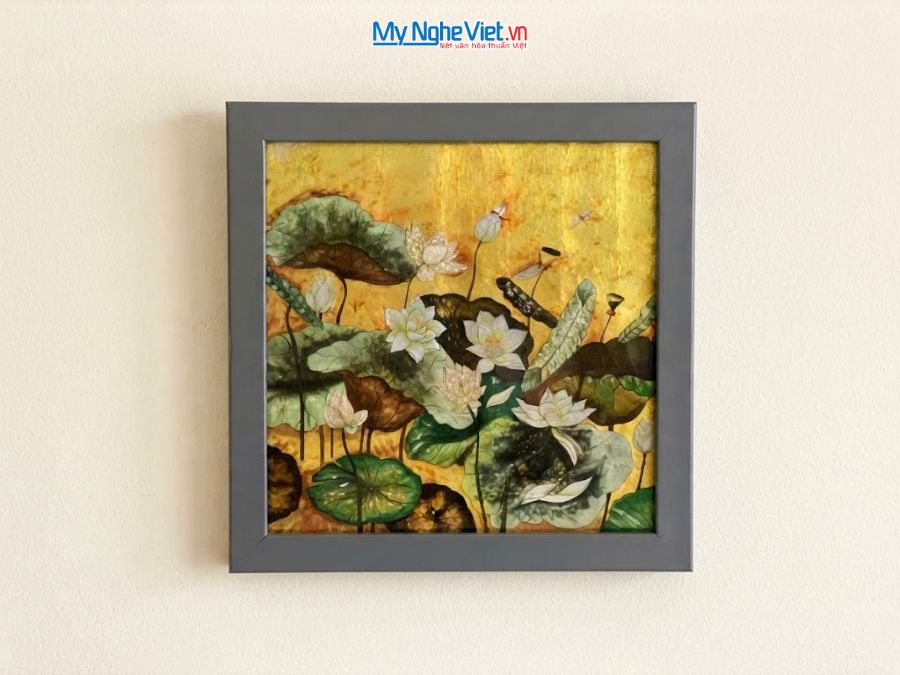 Tranh Sơn Mài Hoa Sen Dát Bạc Nền Vàng 35x35cm MNV-TSM3535/20