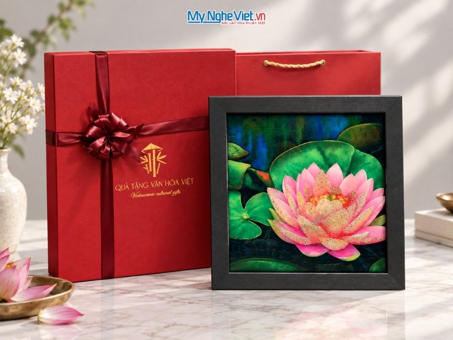 Tranh Sơn Mài Hoa Sen Hồng Cẩn Trứng 35x35cm MNV-TSM3535/10