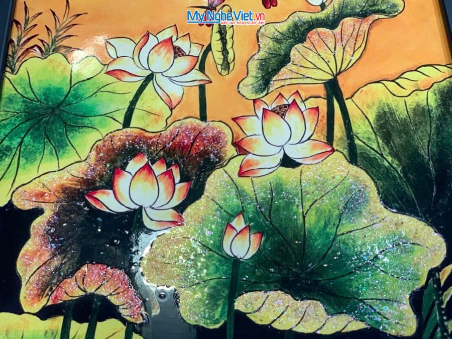 Tranh Sơn Mài Hoa Sen Vẽ Tay Nền Vàng 35x35cm MNV-TSM3535/18