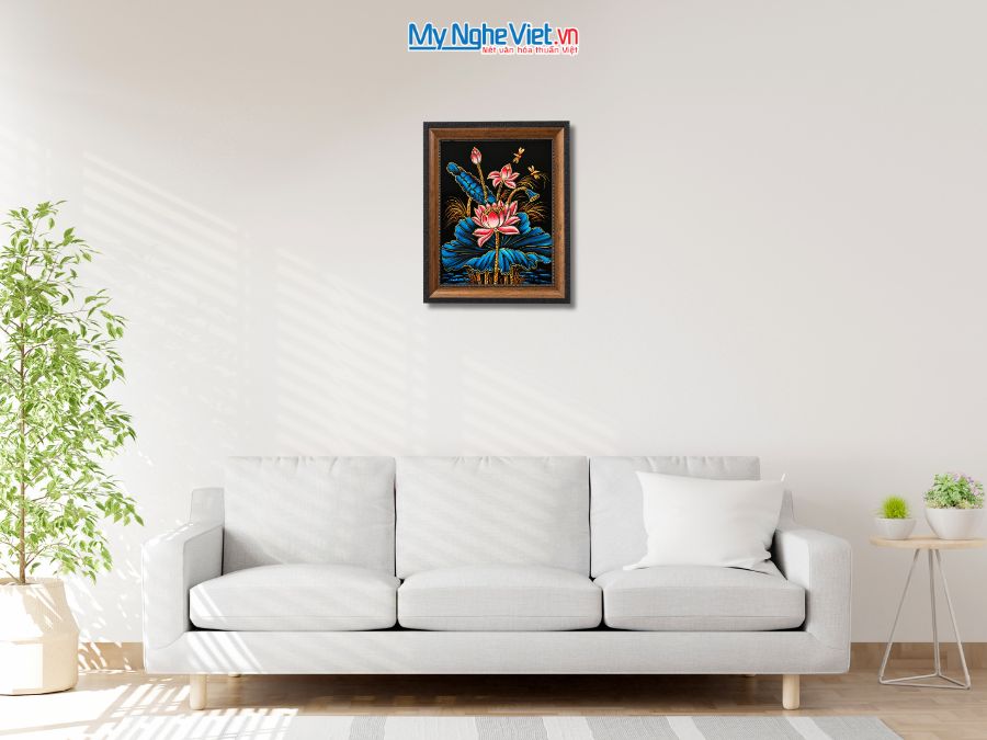 Tranh Sơn Mài Hoa Sen Nền Xanh Đen Cao Cấp 38x48cm TSMDH3848-1