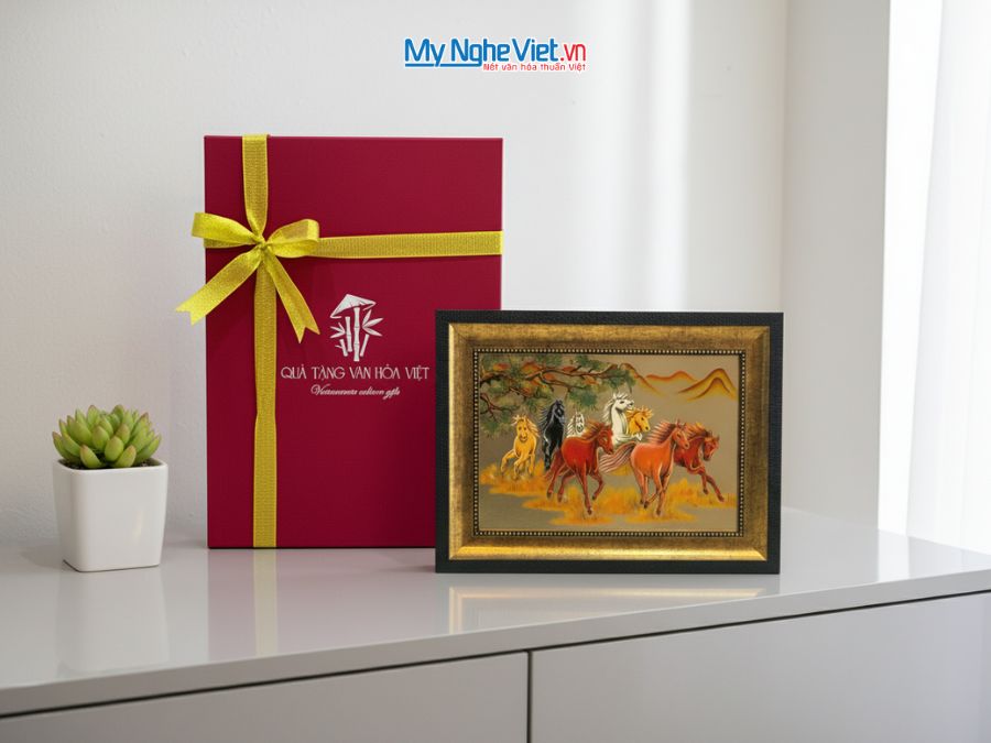 Tranh Sơn Mài Mã Đáo Thành Công đắp nổi nền vàng 28x38cm TSMDH2838/1
