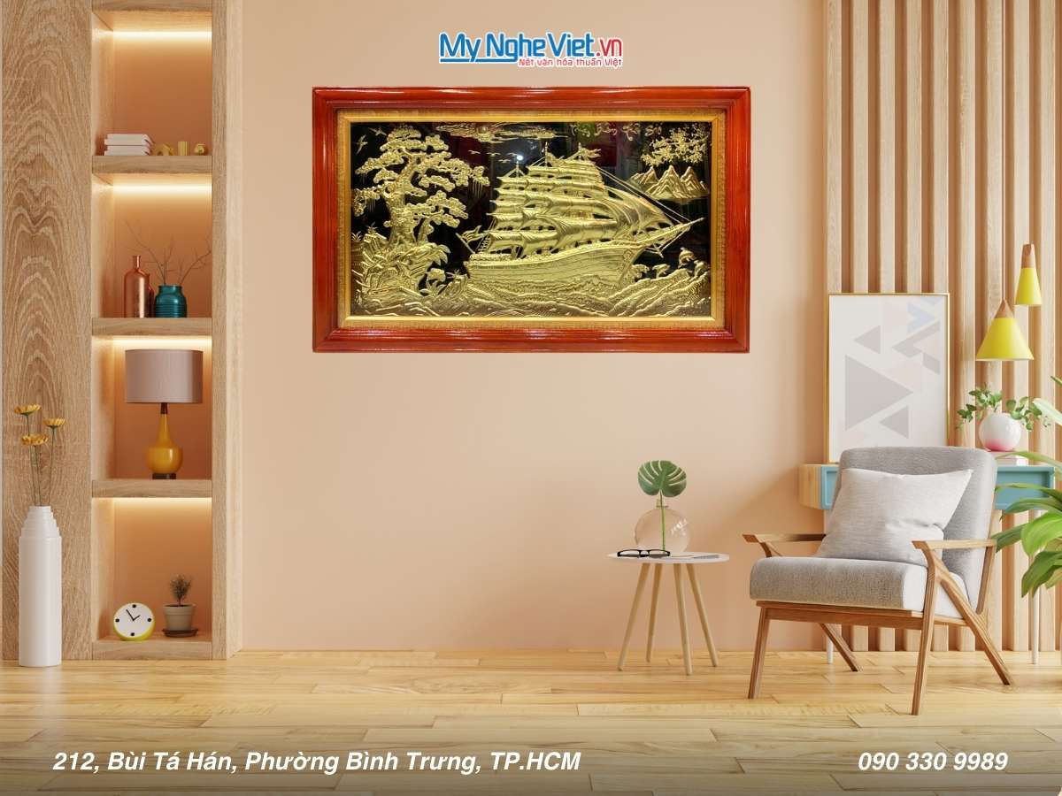 Tranh đồng thuyền Thuận Buồm Khung Gỗ hướng sang phải 60x100 MNV-DD60100-3
