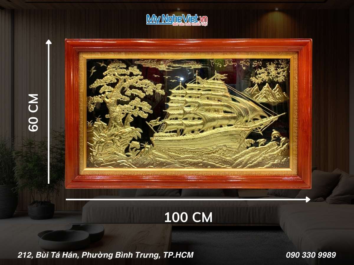 Tranh đồng thuyền Thuận Buồm Khung Gỗ hướng sang phải 60x100 MNV-DD60100-3