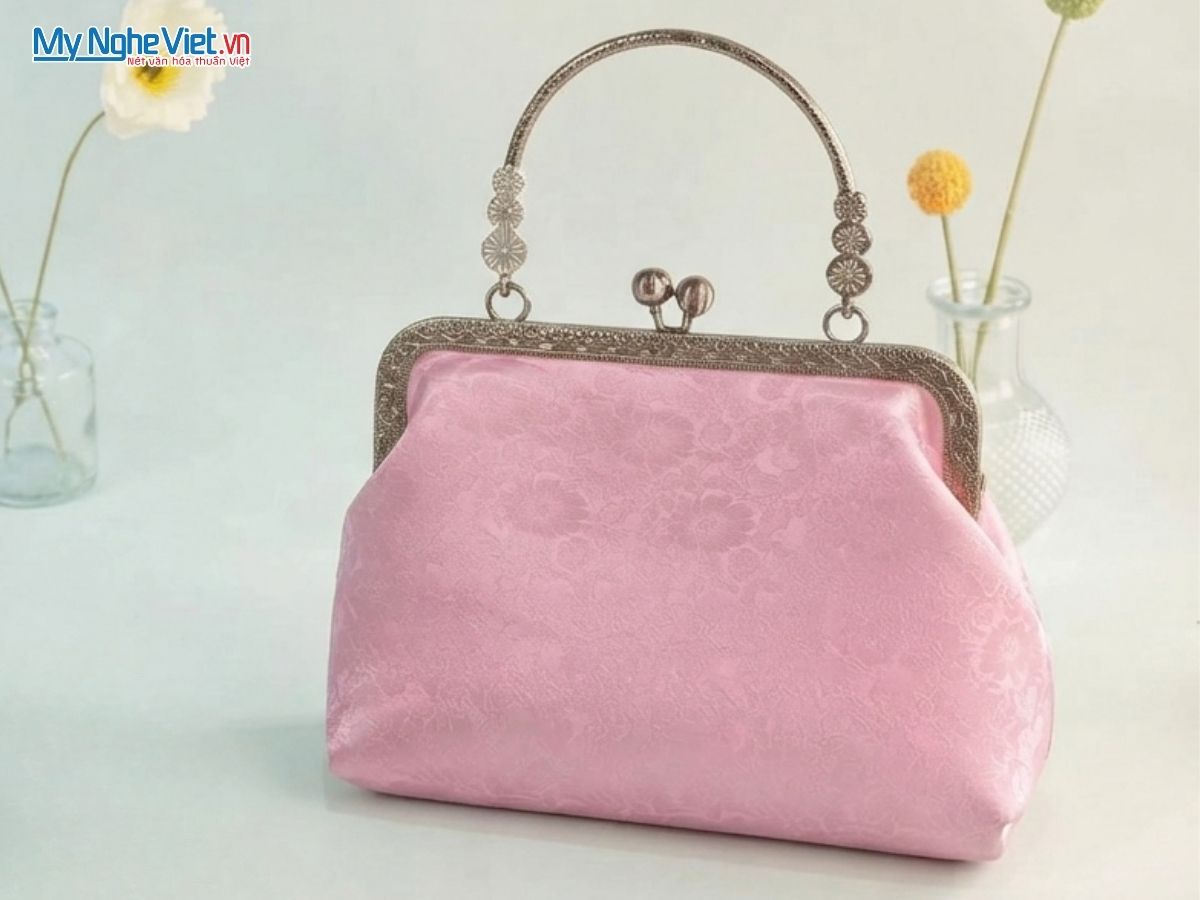 Túi Lụa Tơ Tằm Khóa Gọng Kim Loại Có Quai Xách TX003/3