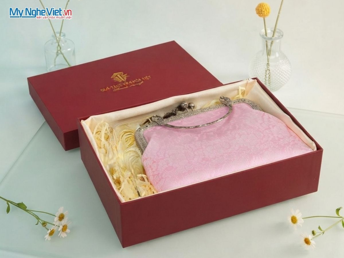 Túi Lụa Tơ Tằm Khóa Gọng Kim Loại Có Quai Xách TX003/3