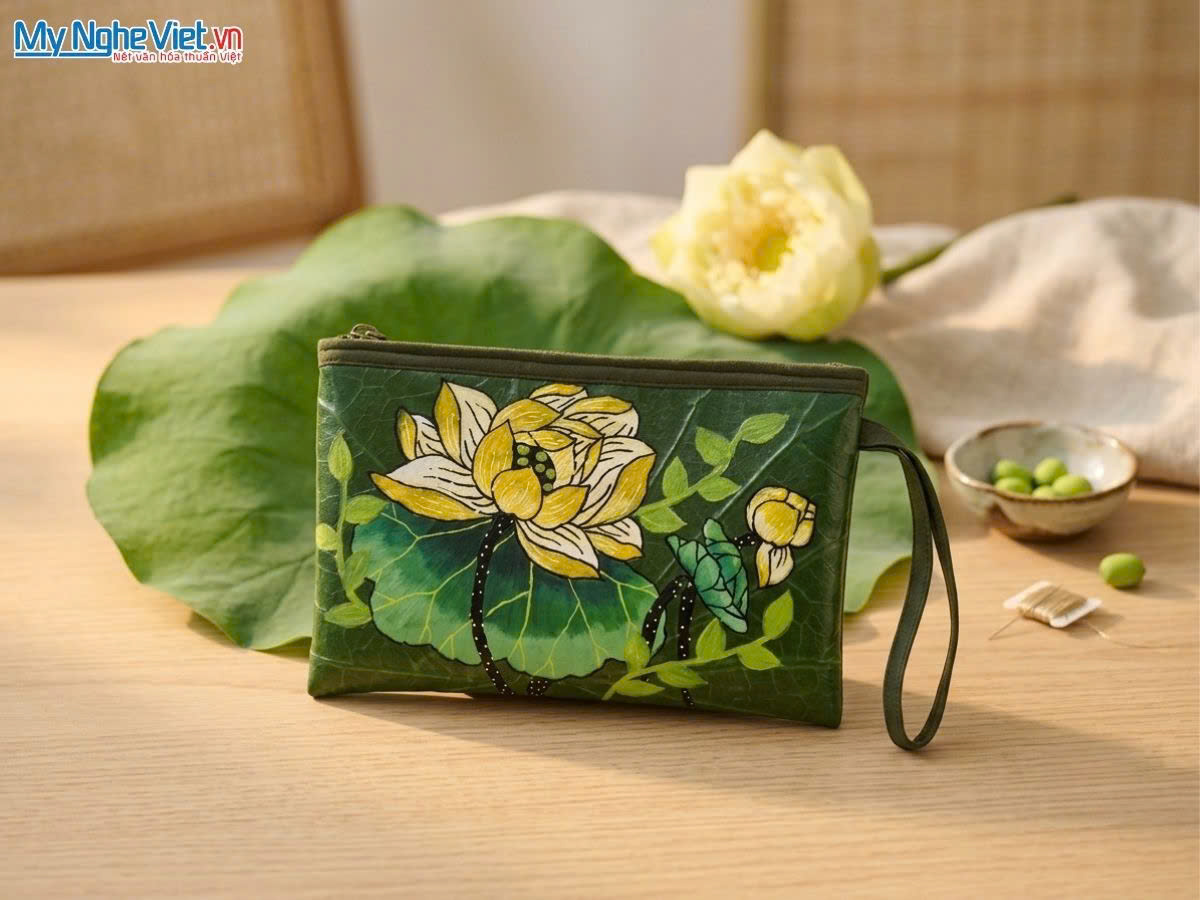 Túi Sen Nhỏ Vẽ Tay Hoa Sen Vàng Nền Xanh MNVTN09