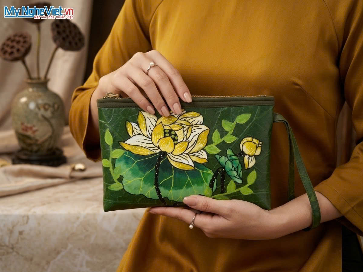 Túi Sen Nhỏ Vẽ Tay Hoa Sen Vàng Nền Xanh MNVTN09