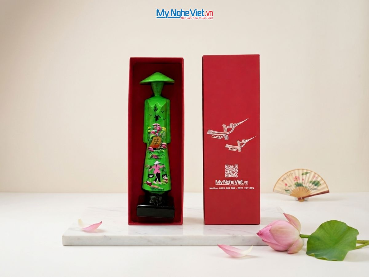 Tượng Sơn Mài Cô Gái Áo Dài Vẽ Đồng Quê H25 MNV-MISS25V