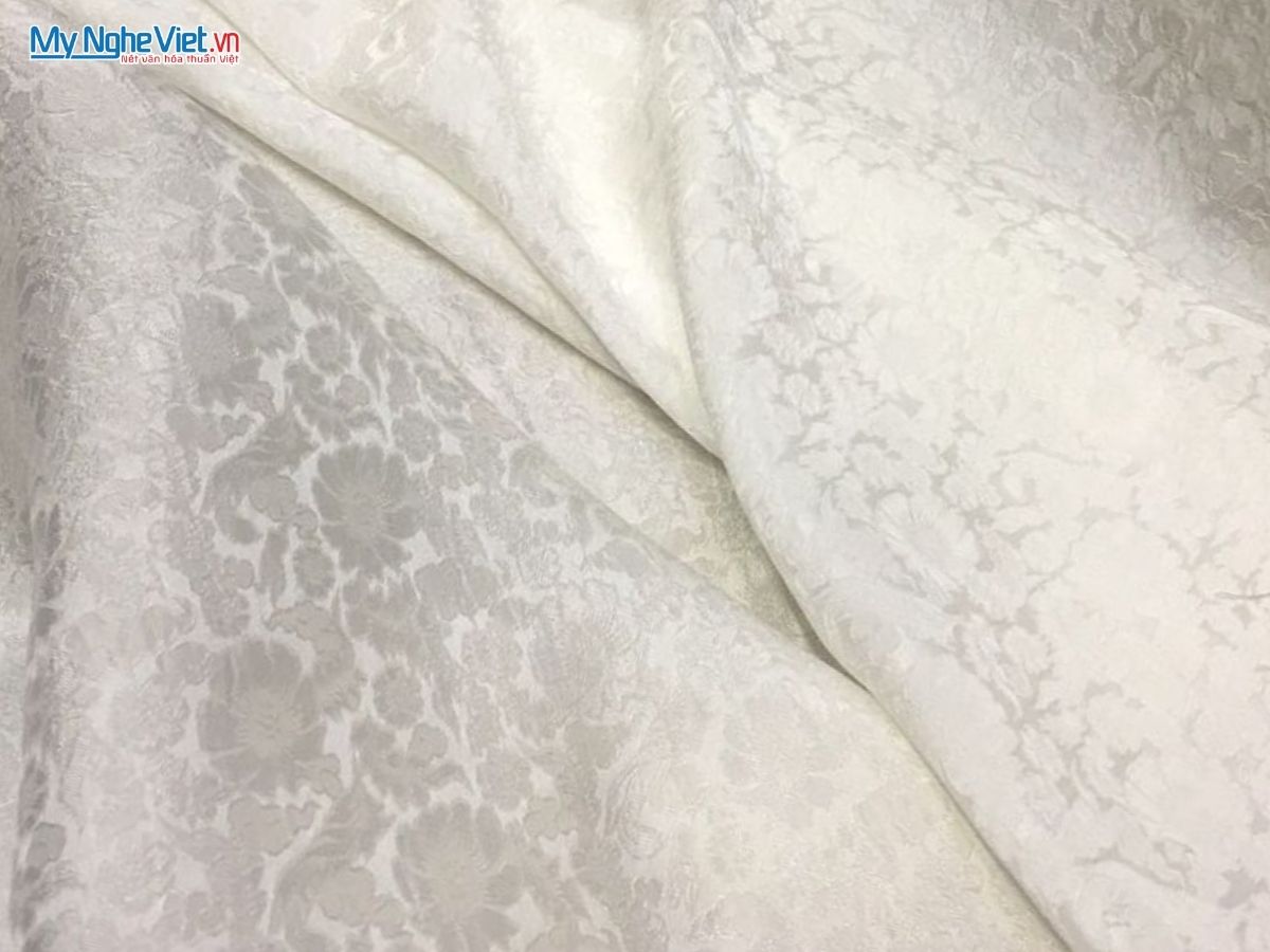 Vải Lụa Hà Đông Họa Tiết Hoa Cúc 70% Tơ Tằm Khổ 90cm MNV-LHD17-3.7